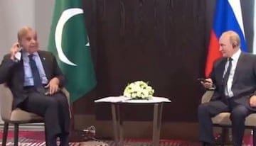 रूसी राष्ट्रपति व्लादिमीर पुतिन क्यों हंसने लगे पाकिस्तान के प्रधानमंत्री को देखकर,जानिए
