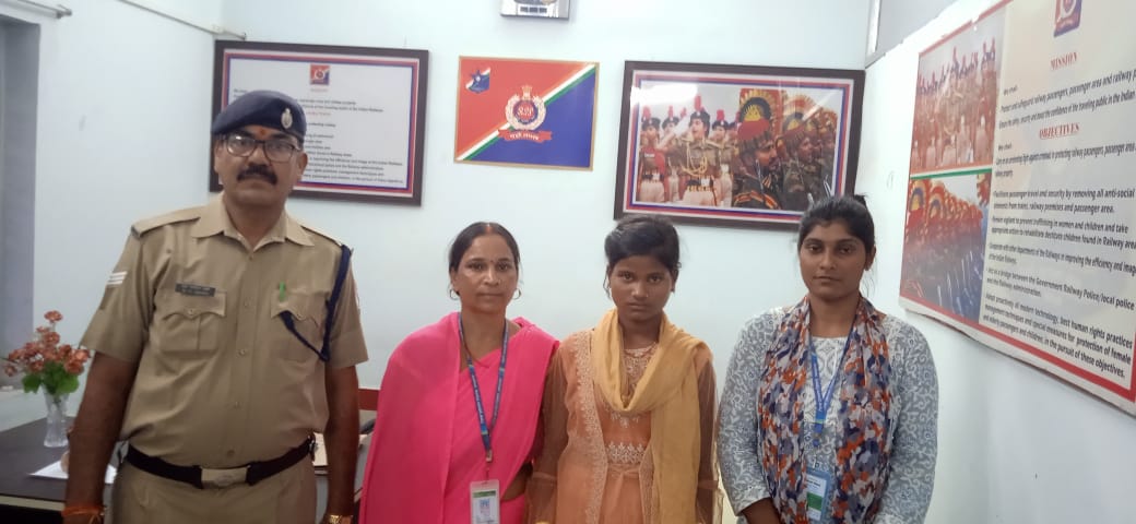 मुफ़्त भोजन का लालच देकर बच्चियों का कराया जा रहा धर्मांतरण, 8 आदिवासी लड़कियों की हुई रेस्क्यू