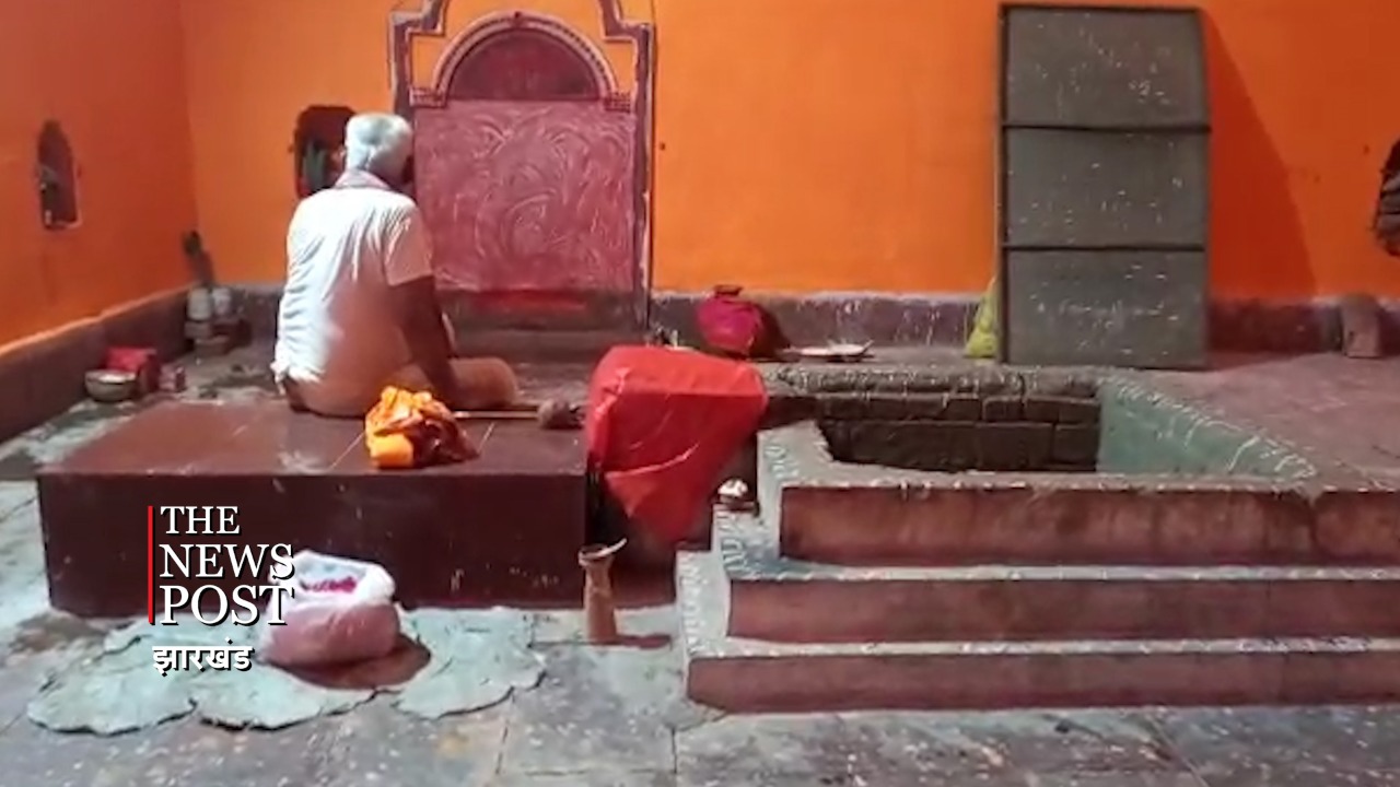 यहां नवरात्रि में दस हज़ार कनैल  के फूल से किया जाता है हवन ,साल में सिर्फइन्हीं नौ दिनों में खुलता है यह हवन कुंड 