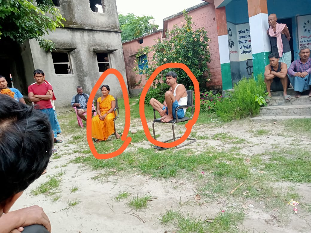 आधी रात को रसोइया के साथ आपत्तिजनक स्थिति में पकड़ाया शिक्षक, जानिए फिर क्या हुआ