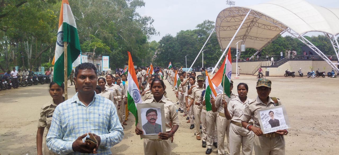 दो हज़ार होम गार्ड के जवान पहुंचे रांची, CM से मिलकर रखेंगे अपनी मांग 