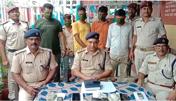 यात्रियों को नशे की गोली खिलाकर लूटने वाले गिरोह का पर्दाफाश, जानिये क्या-क्या हुआ बरामद