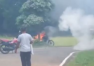 आसनसोल में छात्रों ने शिक्षक की बाइक में लगा दी आग, जानिये क्या बताया कारण