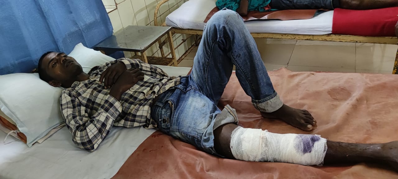 बेलोरो और बाइक में सीधी टक्कर , घायलों को अस्पताल में कराया गया भर्ती