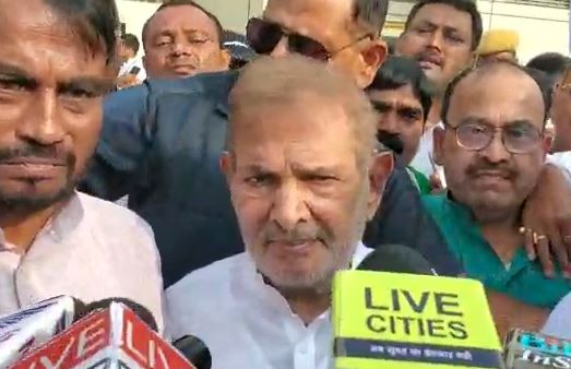 तीन सालों बाद शरद यादव पहुंचे बिहार, महागठबंधन को देंगे धार!   