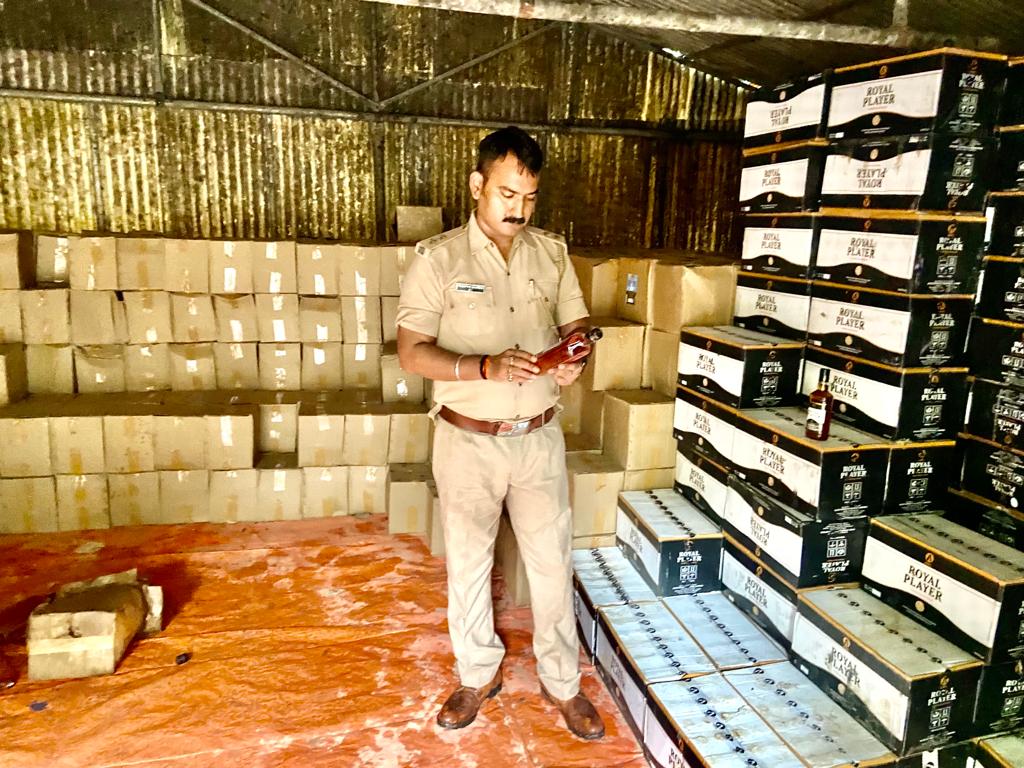 एक हजार पेटी शराब को उत्पात विभाग ने किया जब्त