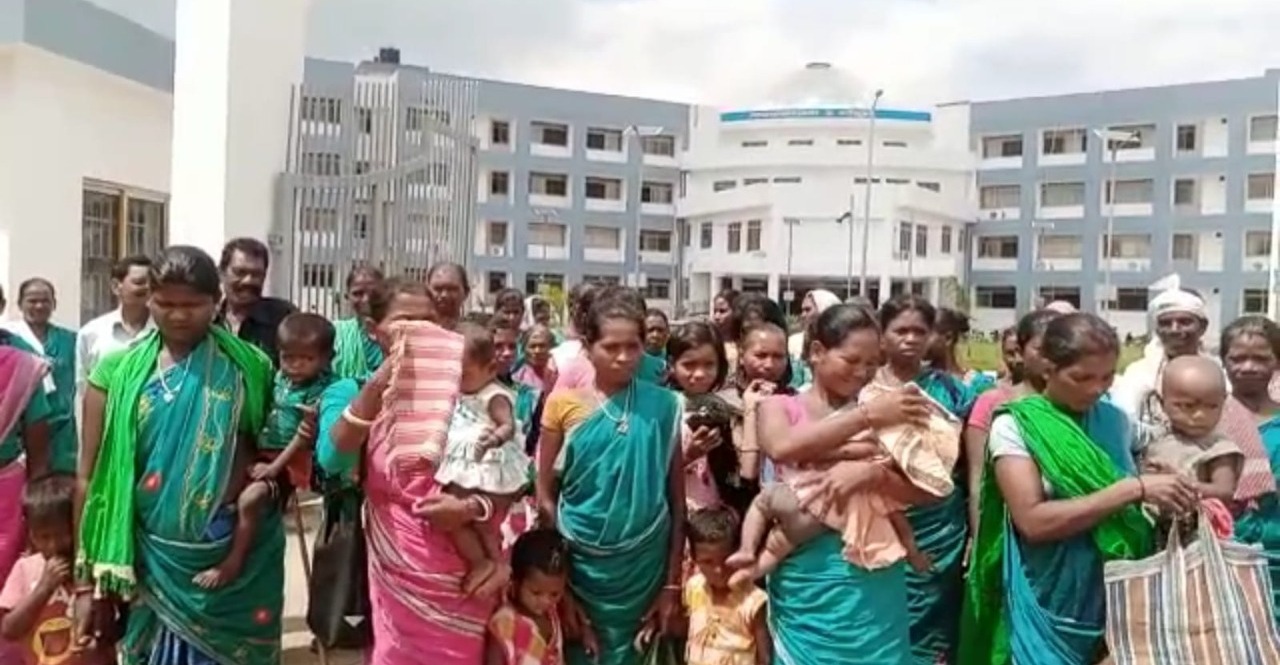 हेमंत राज में अपने अधिकारों के लिए जद्दोजहद कर रही महिलाएं, समझिए कैसे