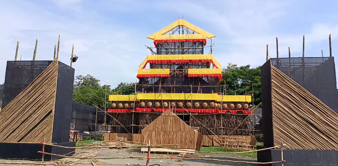 धनबाद: नाइजीरियन फीस फेस्टिवल के थीम पर बनाया जा रहा झारखंड मैदान का पंडाल, इस बार फिर नंबर वन की रेस में