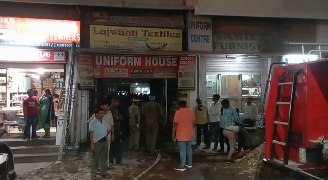 कपड़े के गोडाउन में लगी आग, लाखों के नुकसान की आशंका