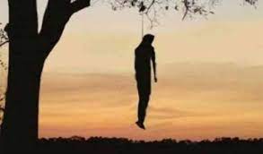 पेड़ से लटका मिला युवक का शव, जांच में जुटी पुलिस