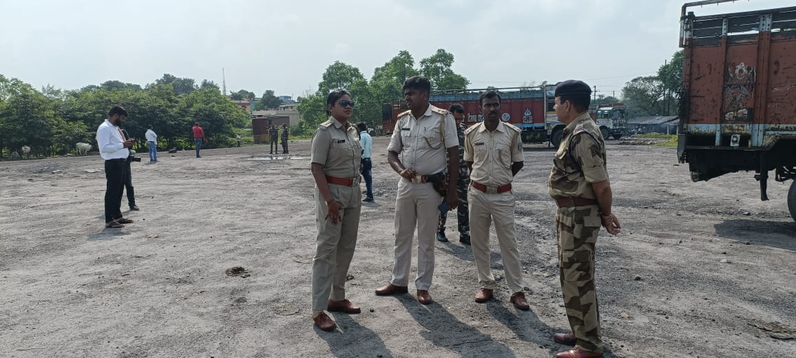 DHANBAD: वर्चस्व की जंग में मुराईडीह में फिर चली गोलियां, फूटे बम 