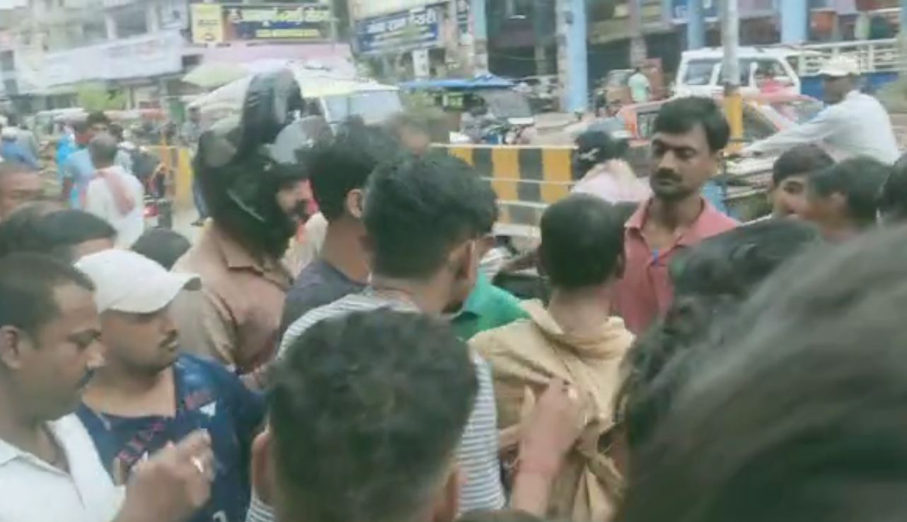 बेगूसराय: मोबाइल चोरी कर भाग रहे युवक को भीड़ ने पकड़ा, जमकर की पिटाई