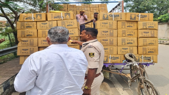 बाजार में बेचे जा रहे ब्रांडेड कंपनी के नकली बल्ब, हुआ खुलासा  