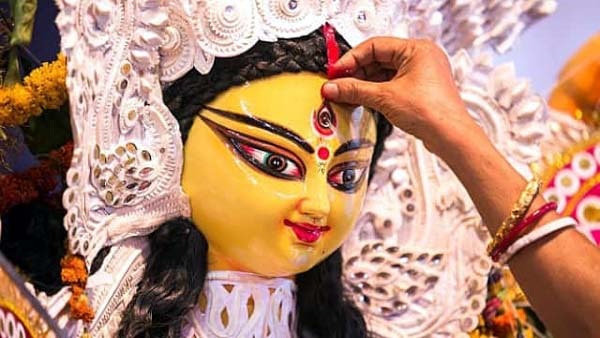 Shardiya Navratri 2022:  कलश स्थापन के साथ ही नवरात्र का प्रारंभ, प्रथम दिन मां शैलपुत्री को कैसे करें प्रसन्न, जानिए