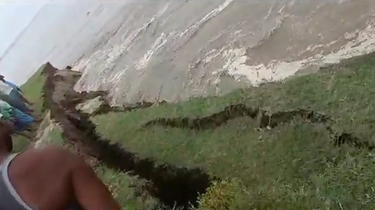 तेजस्वी यादव के क्षेत्र की जनता बाढ़ और कटाव से त्रस्त, लेकिन तेजस्वी नीतीश कुमार को PM बनाने में व्यस्त