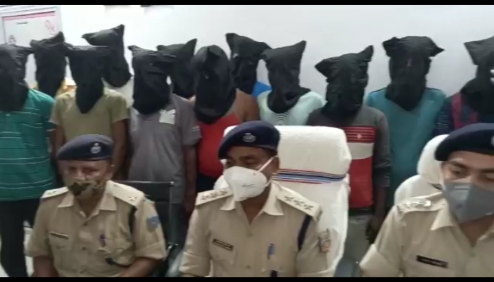 साइबर अपराधियों के खिलाफ देवघर पुलिस की दबिश जारी, 15 गिरफ्तार