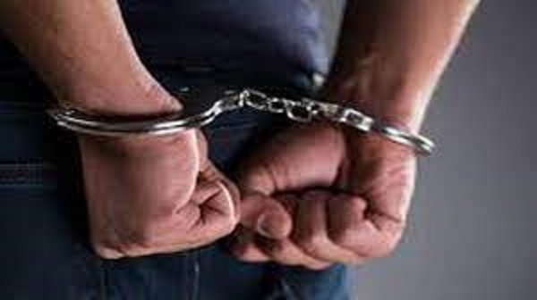 मोतीहारी : लूट की घटना को अंजाम देने आए हथियारबंद अपराधी को युवक ने पकड़ा, जानिए कैसे  