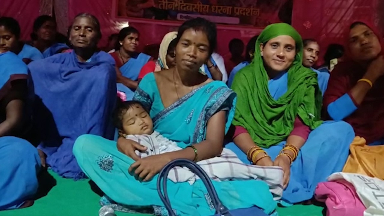 लोहरदगा में  जल सहिया के रूप मे काम कर रहीं माहिलाएं आखिर क्यों हैं सरकार से नाराज !