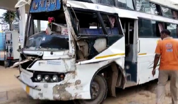 रांची से बिहारशरीफ़ जा रही बस नवादा में हुई दुर्घटनाग्रस्त,BPSC के अभ्यर्थी थे सवार