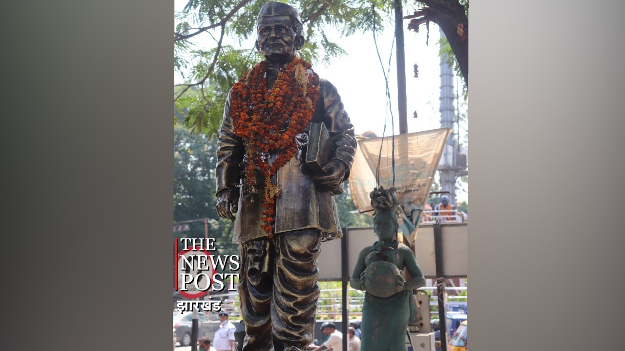 पॉलिटिक्स' का खेल देखना हो तो धनबाद के सिटी सेंटर गांधी चौक आइए 