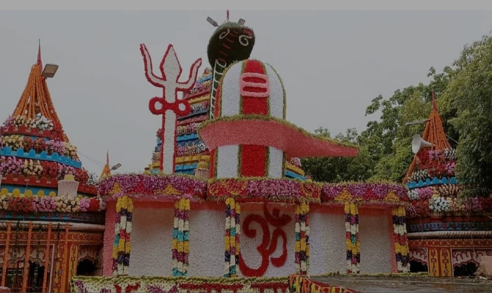 मां छिन्नमस्ता देवी की पूजा-अर्चना करने पहुंचे श्रद्धालु हो रहे मंत्रमुग्ध, जानिए क्या है खास
