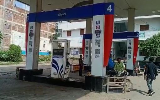 यहां पेट्रोल की जगह गाड़ी की टंकियों में भर दी जाती है पानी, जानिए कहां का है मामला 
