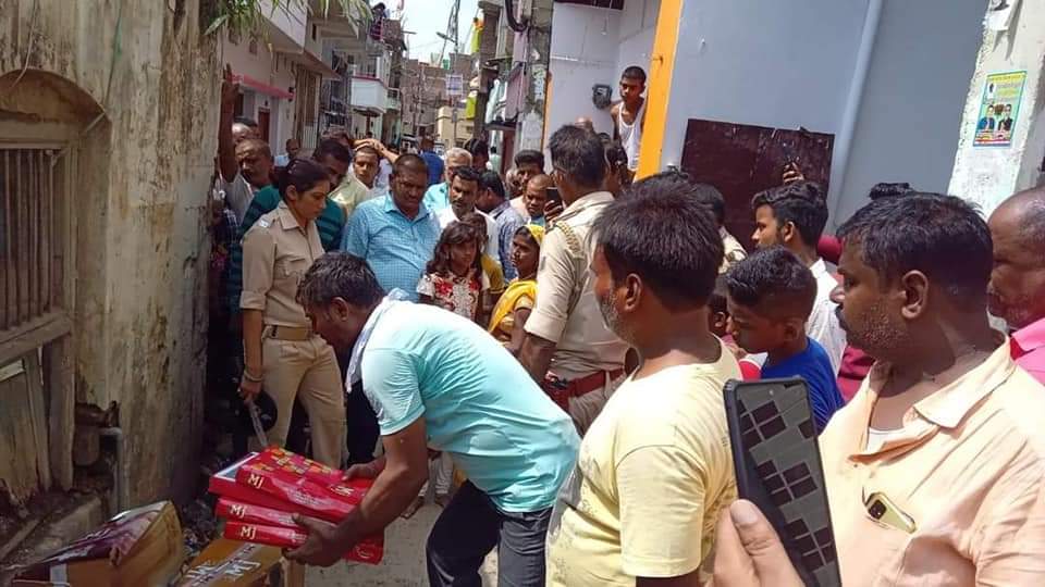 छपरा नगर निगम में धनबल का इस्तेमाल शुरू, मेयर प्रत्याशी का समर्थक वोटरों को साड़ी बांटते गिरफ्तार  