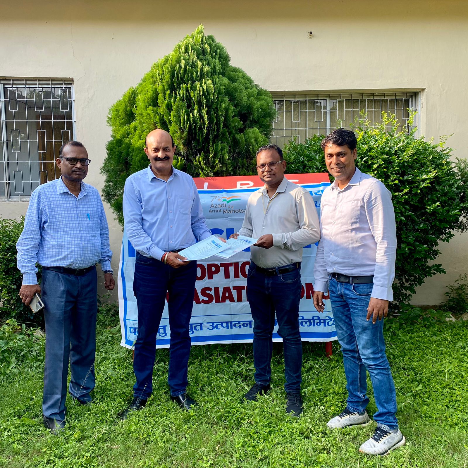 विश्व पशु दिवस :पीवीयूएन, पतरातू ने भगवान बिरसा जैविक उद्यान से दो एशियाई शेरों को लिया गोद, लोगों ने की सराहना