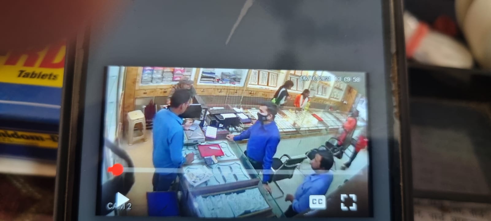 फर्जी अफसर बन कर ज्वेलर्स दुकान में डेढ़ लाख की धोखाघड़ी, मामला दर्ज