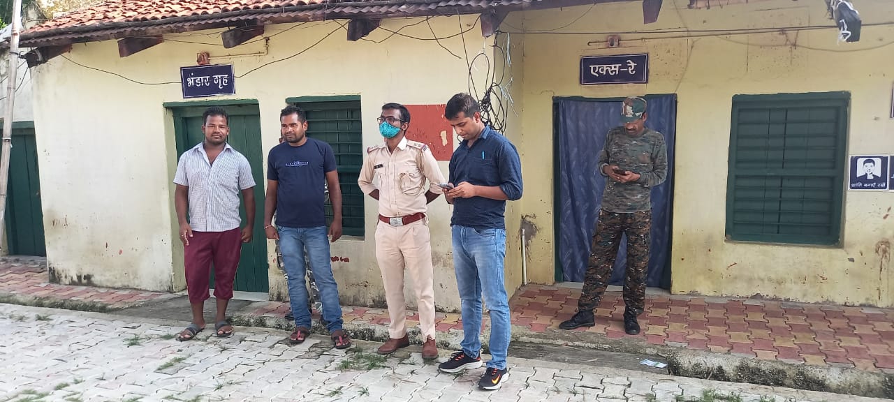 भीषण सड़क हादसा में बाइक पर सवार तीन युवकों की मौत