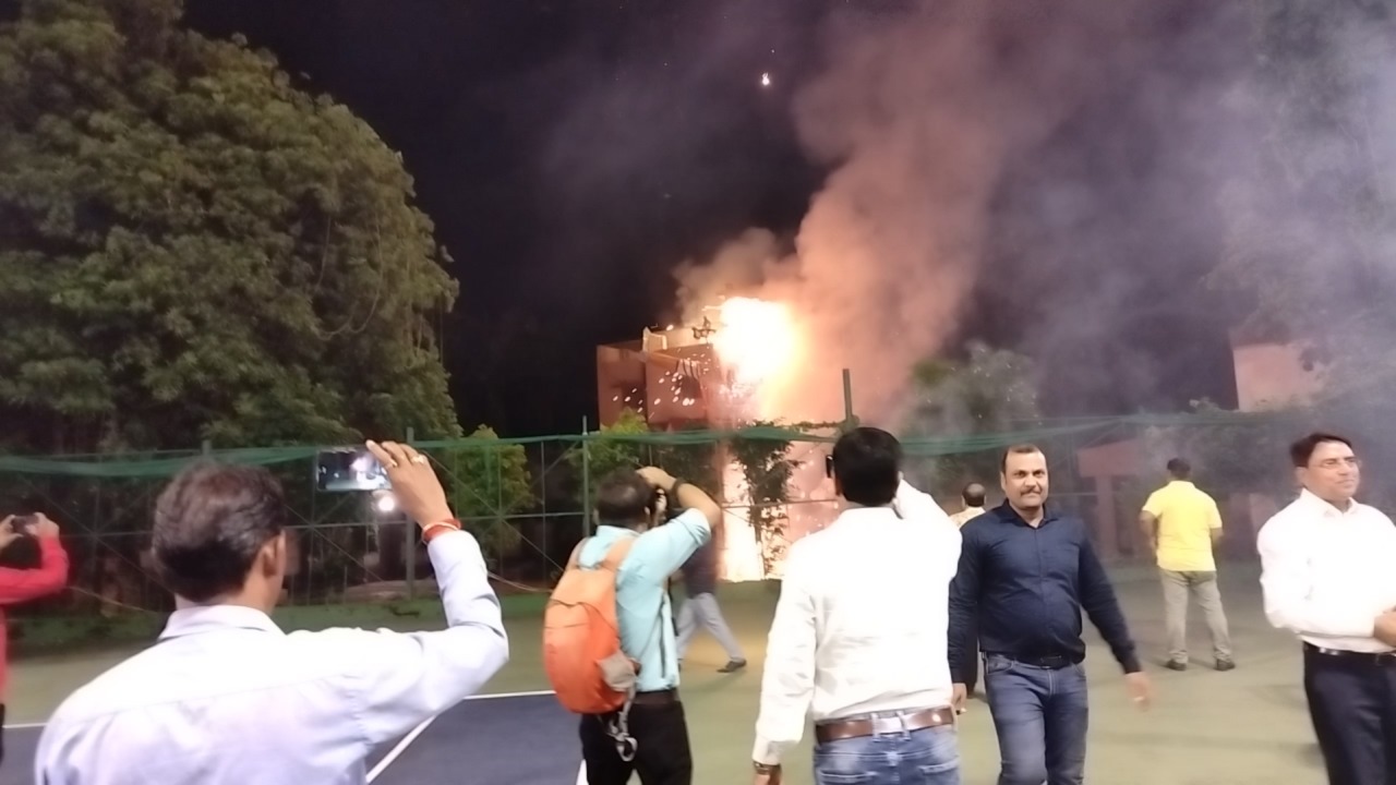 DHANBAD: मौसम ने दिया साथ और जल गया रावण, हुई बुराई पर अच्छाई की जीत