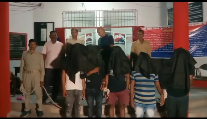 अंतरराज्जीय बाइक चोर गिरोह के 5 सदस्य गिरफ्तार, तीन बाइक भी बरामद