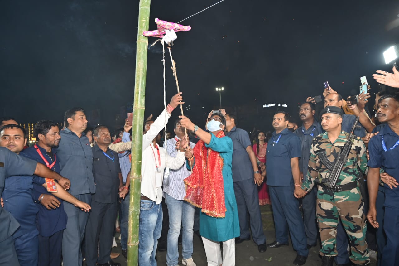  CM हेमंत सोरेन ने किया रावण,  कुम्भकर्ण और मेघनाद के पुतले का वध, असत्य पर सत्य और अन्याय पर न्याय  के विजय का दिया संदेश
