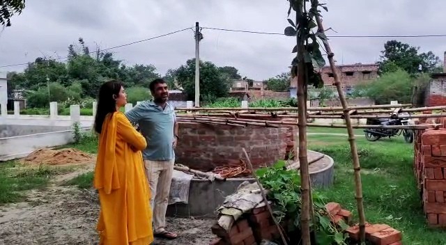 मुंबई के चकाचौंध से दूर बॉलीवुड अभिनेता पंकज त्रिपाठी पहुंचे अपने गांव, अपने द्वारा लगाए गए पेड़ों का लिया मुआयना