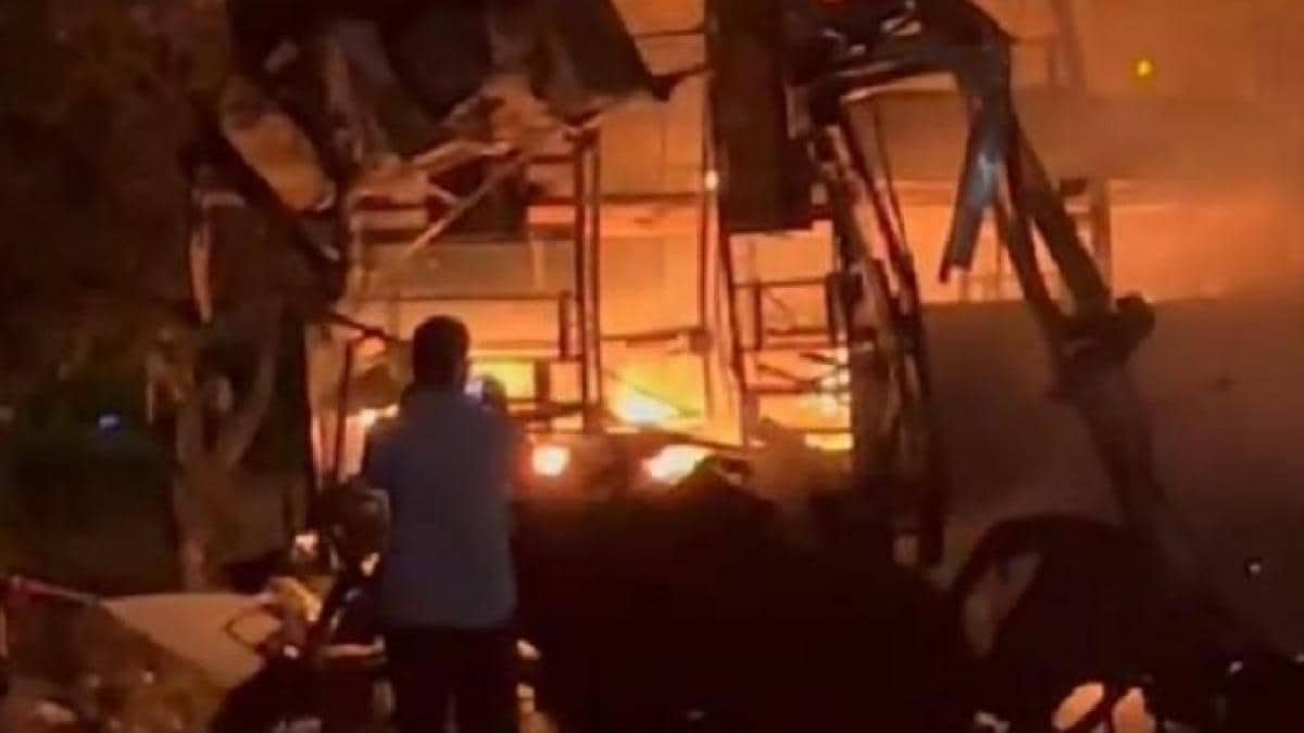 महाराष्ट्र में बस में कैसे लगी आग, 12 लोग जिंदा जले, जानिए पूरा मामला