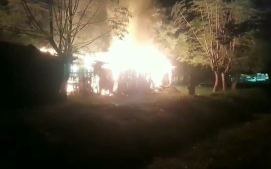 बोकारो: दो दुकानों में लगी आग से लाखों का सामान हुआ जलकर राख, काफी मशक्कत के बाद आग पर पाया गया काबू