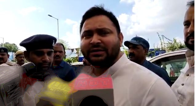 लालू यादव के खिलाफ चार्जशीट पर बोले तेजस्वी, “बीजेपी जब कमज़ोर पड़ती है तब वह जांच एजेंसियों को कर देती है आगे”