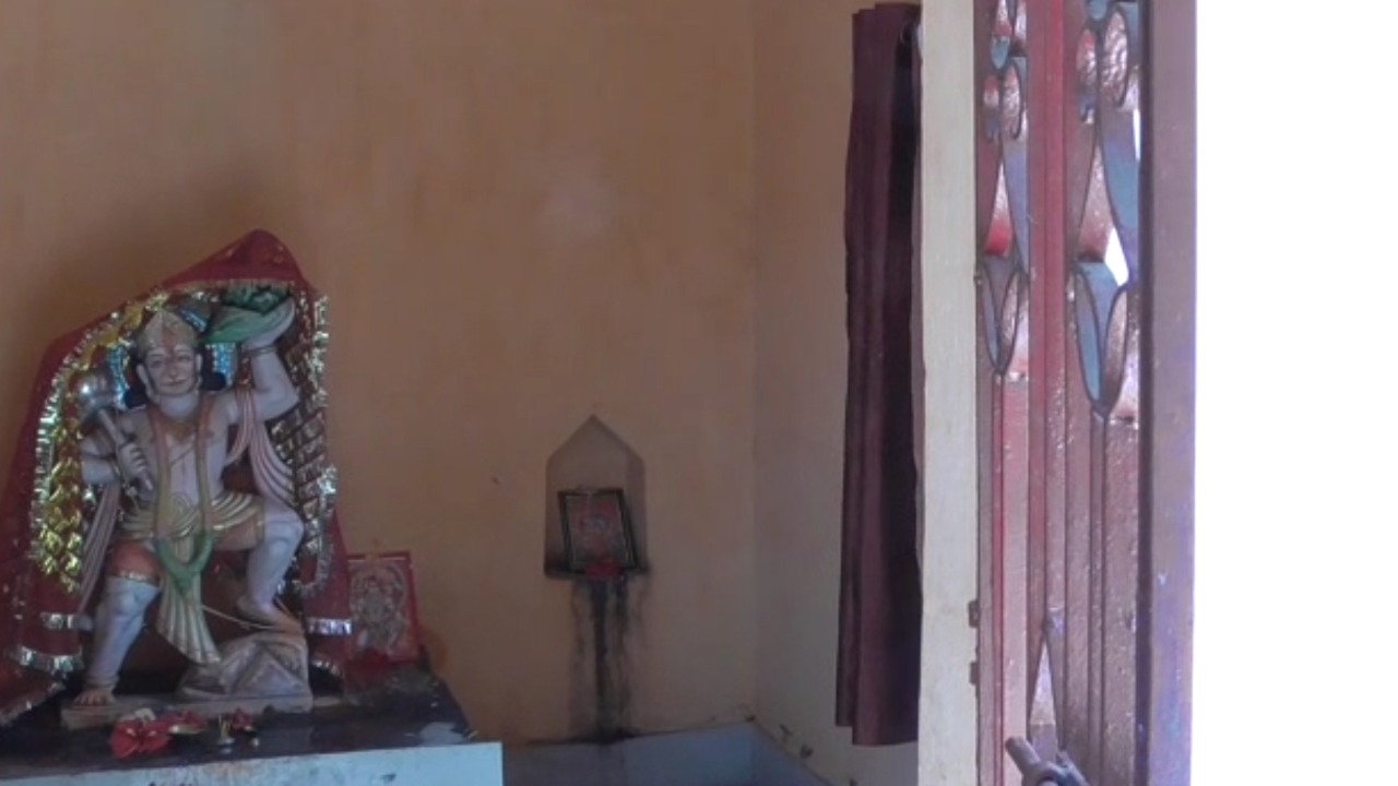 रेलवे ने हनुमान जी को चेताया, मंदिर खाली करें नहीं तो होगी कार्रवाई ! जानिए कहां का है मामला 