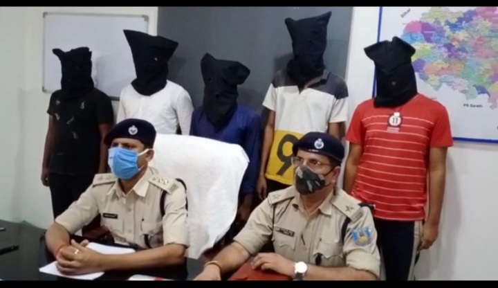 पिस्तौल दिखा कर तीन लूट की घटना को अंजाम देने वाले पांच अपराधी गिरफ्तार