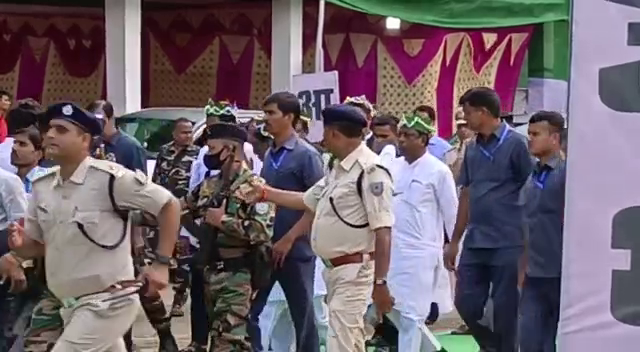 सीएम हेमंत का गिरिडीह दौरा, हवाई अड्डा पर स्वागत के लिए पहुंचे गांडेय और सदर विधायक