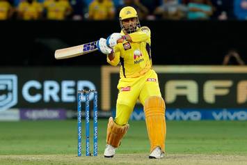 आईपीएल पार्ट 2: धोनी फिर से नजर आए फिनिशर अवतार में, 9वीं बार फाइनल में पहुंचा चेन्नई सुपर किंग्स