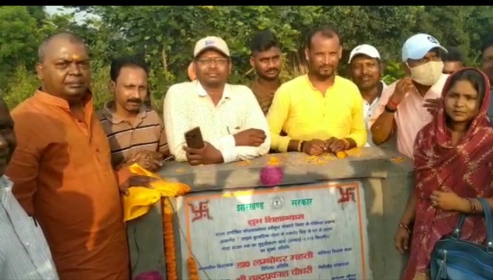 सांसद और विधायक ने किया ग्राम सड़क योजना का शिलान्यास