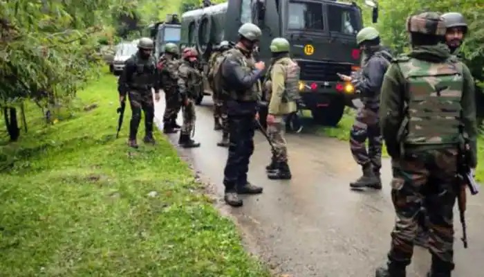 कश्मीर में फिर टारगेट किलिंग, शोपियां में एक कश्मीरी पंडित को आतंकवादियों ने मारी गोली