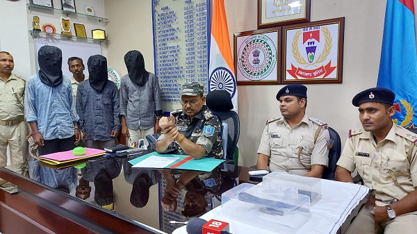 लूटपाट की घटना को अंजाम देते तीन अपराधी गिरफ्तार, जानिए कहां का है मामला