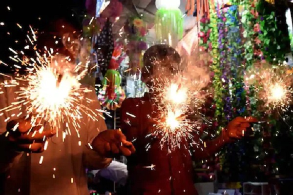 Diwali में दो घंटे ही कर सकेंगे आतिशबाजी, उल्लंघन करने पर जुर्माना और एक साल तक की सजा !