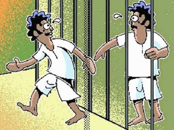 RIMS के कैदी वार्ड से दो अपराधी फरार, बाथरूम का ग्रिल तोड़ भागे, जानिए कहां के थे कैदी