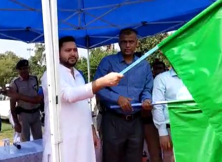 तेजस्वी यादव ने फॉगिंग मशीन को हरी झंडी दिखाकर किया रवाना, एनएमसीएच के सीएमओ बर्खास्तगी मुद्दे पर कही ये बात