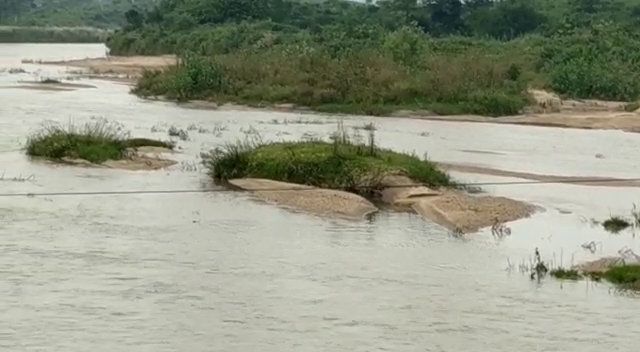 नदी किनारे मिला नवजात का शव, जांच में जुटी पुलिस, जानिए कहां का है मामला