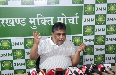 राज्यपाल को JMM की खुली चुनौती, कहा - हिम्मत है तो खोले लिफाफा, सवा तीन करोड़ जनता देगी जवाब   