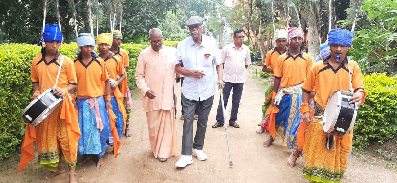 मिलिए डॉ धूनी सोरेन से,  इनके हौसलों की उड़ान ने इन्हें संथाल के गांव से पहुंचा दिया  इंग्लैंड, सफर जान कर आप भी हो जाएंगे हैरान !